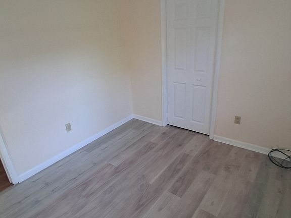 4th image of 307 E 3rd St