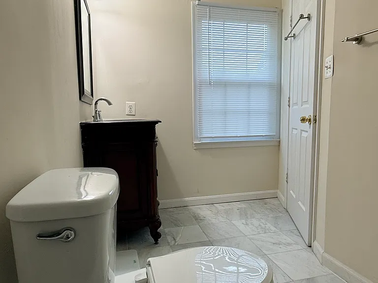 Master Bathroom - Upper Level