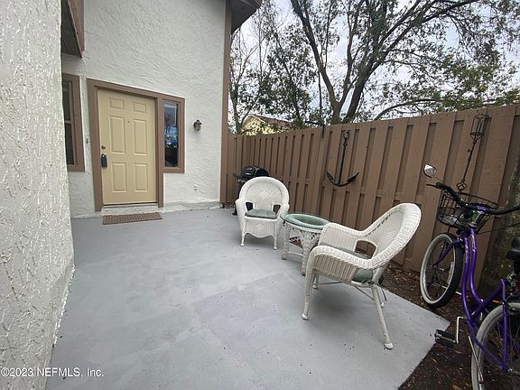 4th image of 1404 W DEFENDER Court #1404