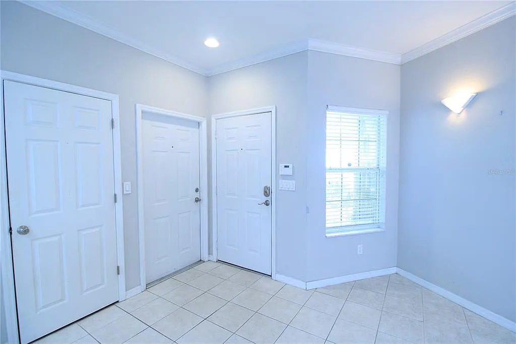 3 bed, 2.0 bath, 1352 sqft, $2,150 — Photo 2