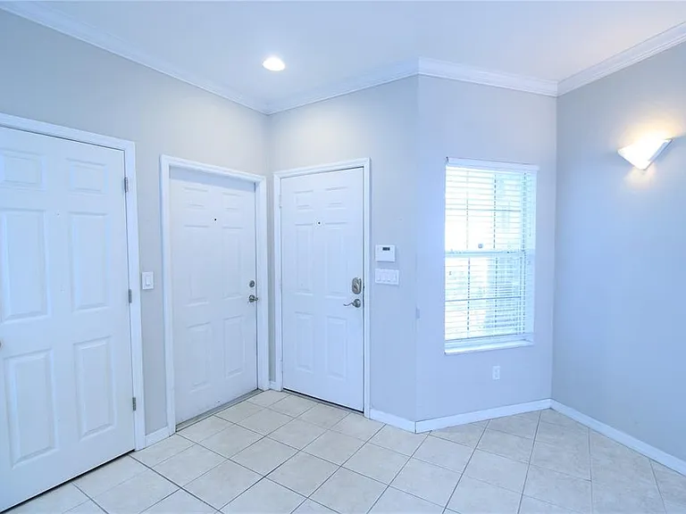 4742 NW 79th Rd — Photo 2