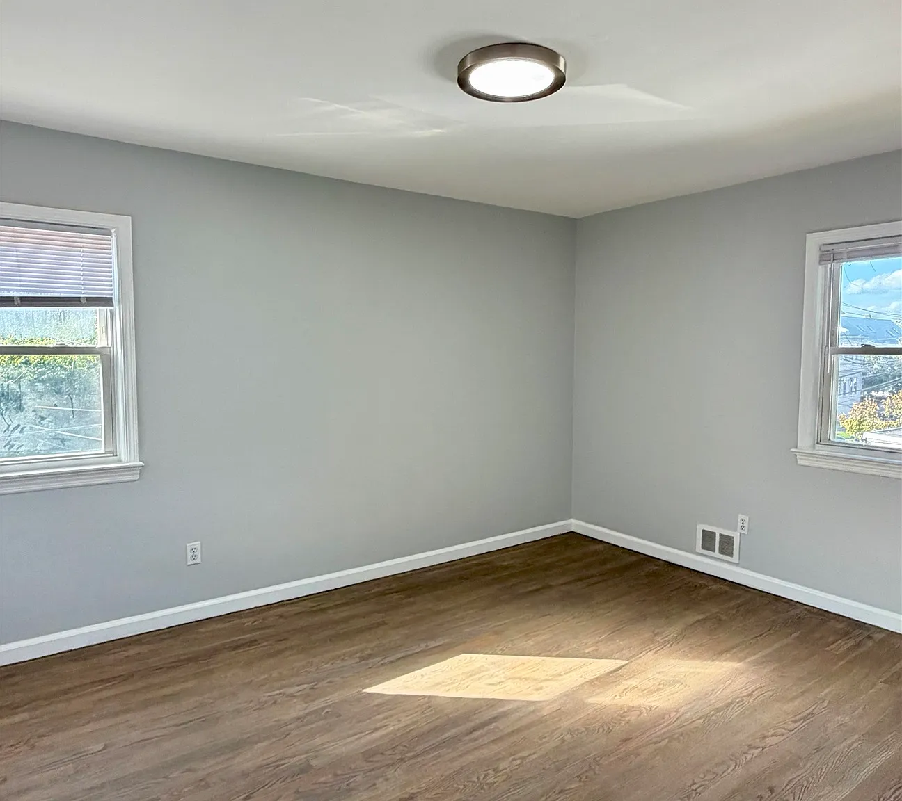 3 bed, 2.0 bath, 1150 sqft, $2,600 — Photo 4