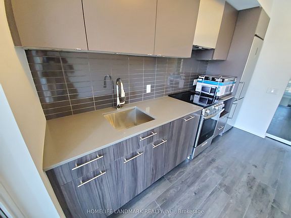 5th image of 251 Jarvis St #734