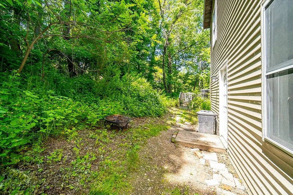 3 bed, 1.0 bath, 1232 sqft, $2,700 — Photo 4