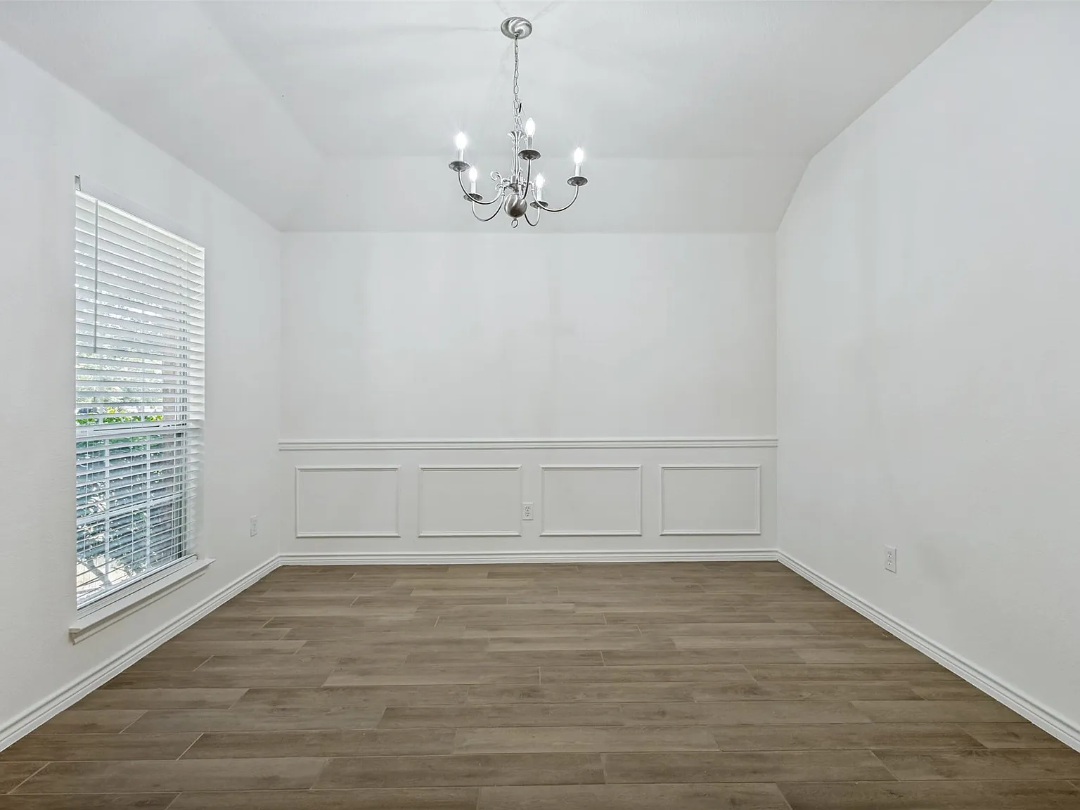 3 bed, 2.0 bath, 1886 sqft, $2,625 — Photo 4