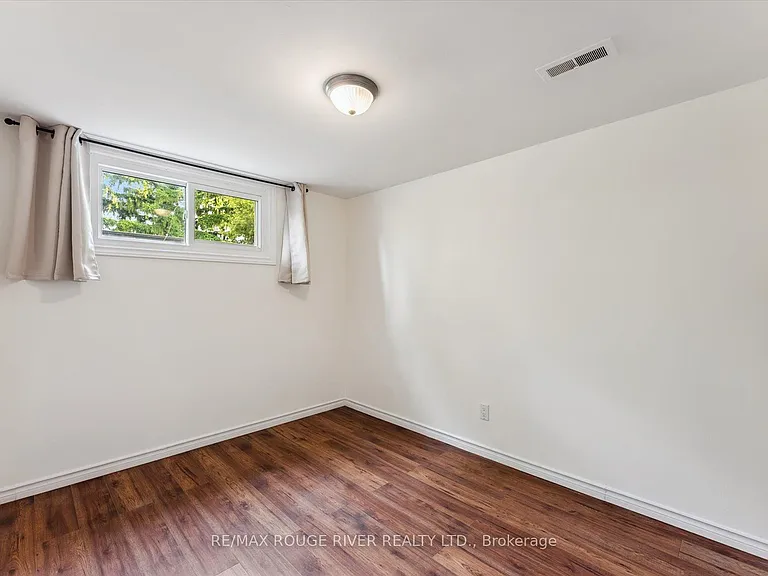 1121 Brock St S #BASEMENT — Photo 4