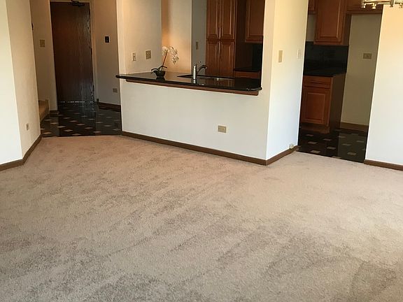 3rd image of 108 White Oak Ct APT 9