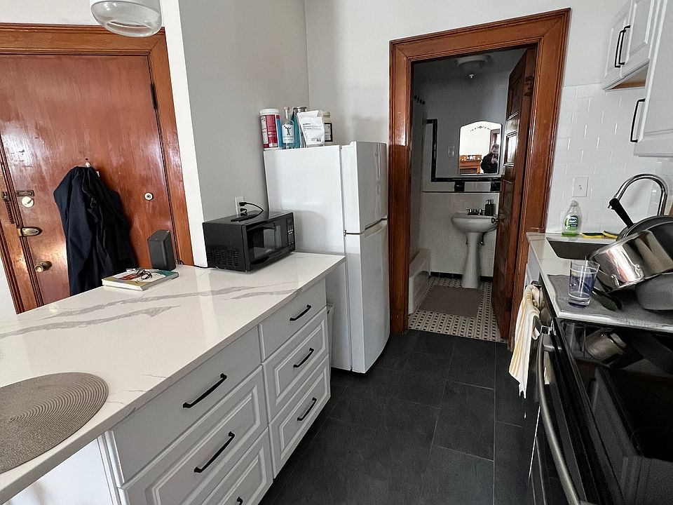 1st image of 463 Park Dr APT 5