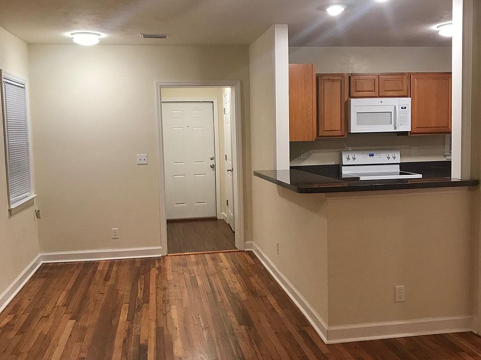 2nd image of 211 Edwards St