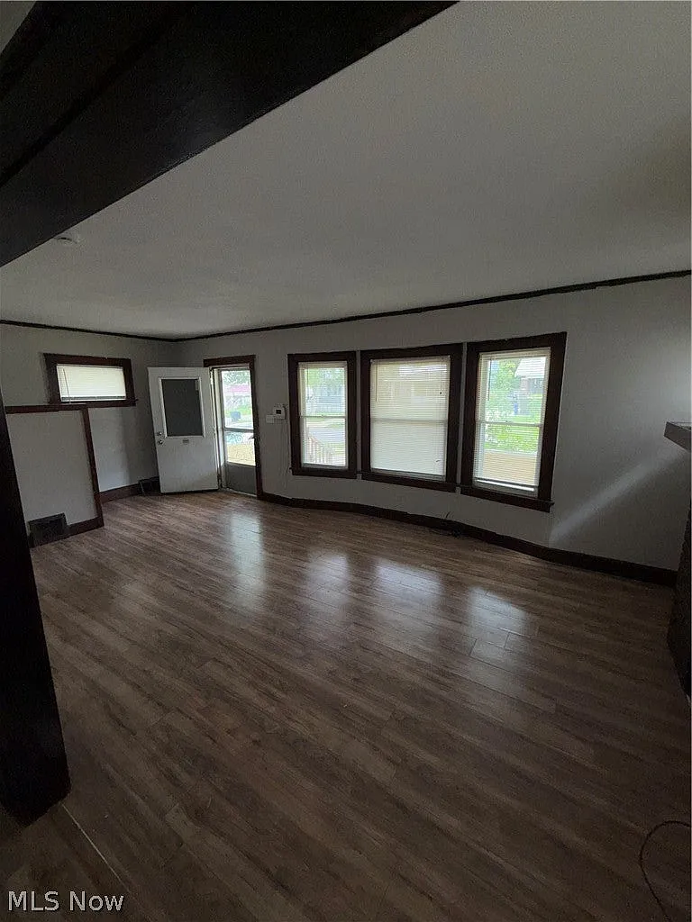 3 bed, $1,600 — Photo 3