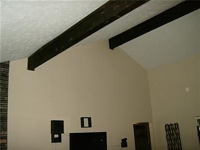 CATHEDRAL CEILINGS IN GREAT ROOM ON MAIN FLOOR