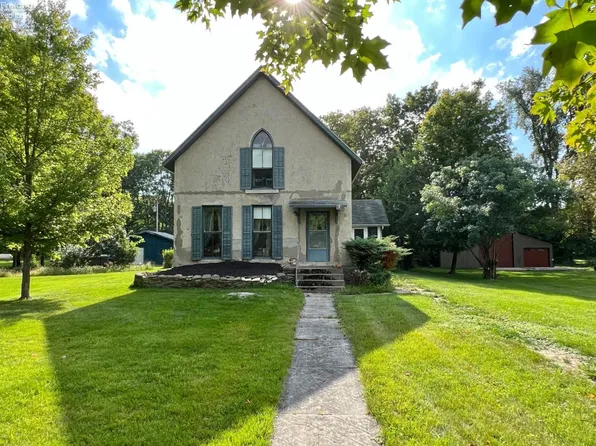 126 Addison St, Kelleys Island, OH 43438