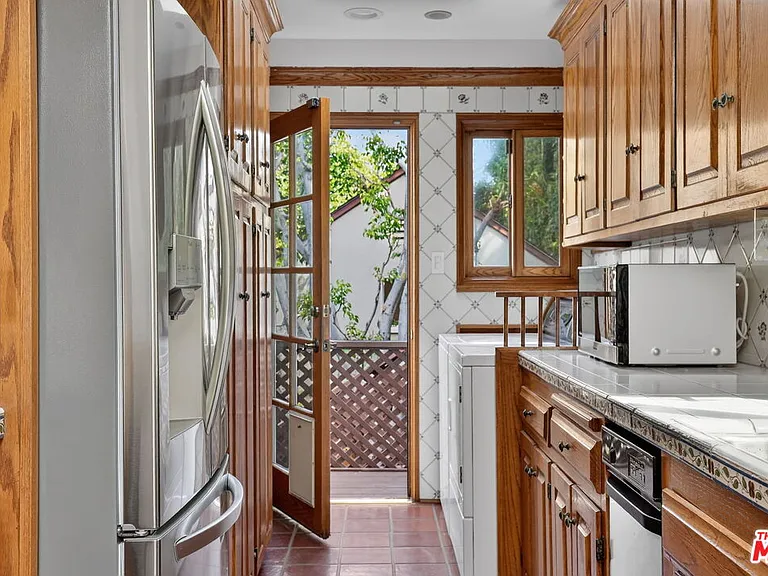 10341 Keswick Ave — Photo 15
