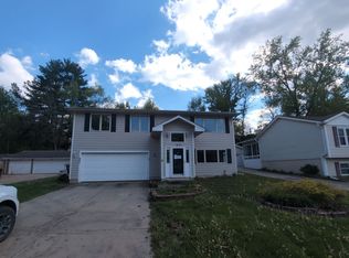 201 E Caulder Cir, Des Moines, IA 50315