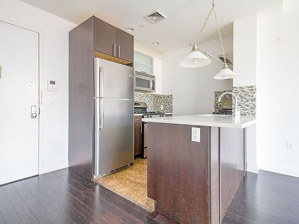 1st image of 80 Lexington Ave APT 401