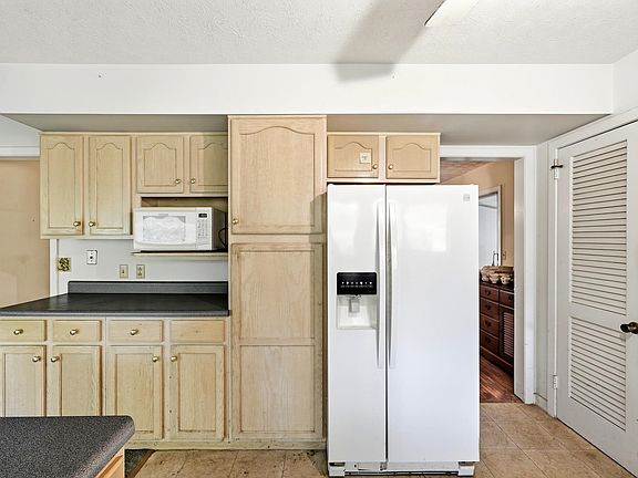 2nd image of 5456 Shawnee Cir