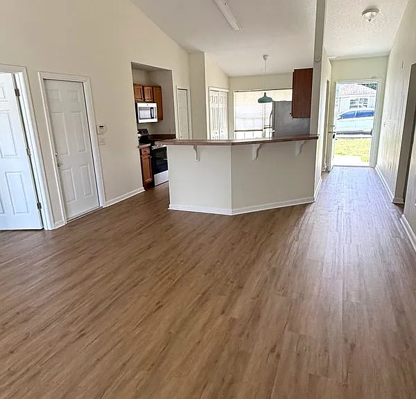 1111 SW Yorktown Gln — Photo 3