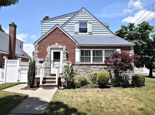 1030 Benmore Ave, Franklin Square, NY 11010