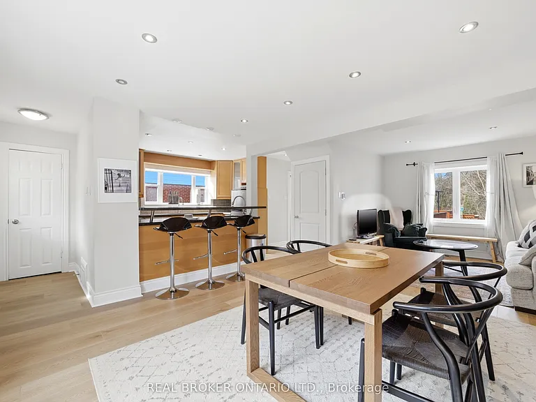 24 Glenburn Ave #UPPER — Photo 10