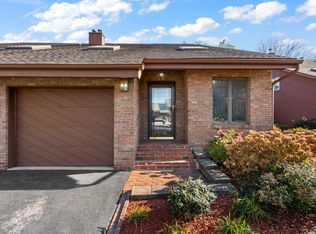 207 Bluegrass Dr, Schererville, IN 46375