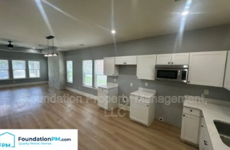 910 Dickinson St — Photo 5