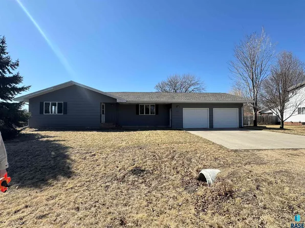 531 Dakota St, Chancellor, SD 57015