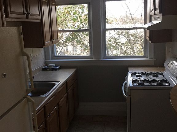 3rd image of 115 Lowell St APT 18