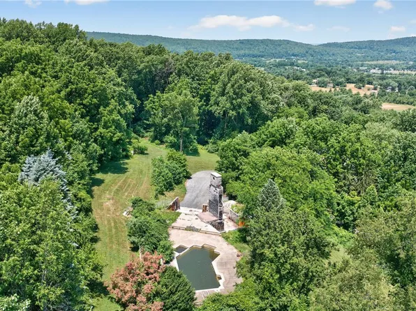 4956 Chestnut Hill Rd, Center Valley, PA 18034