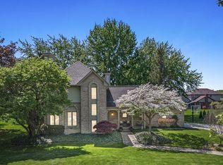 1028 Falcon Dr, Troy, MI 48098