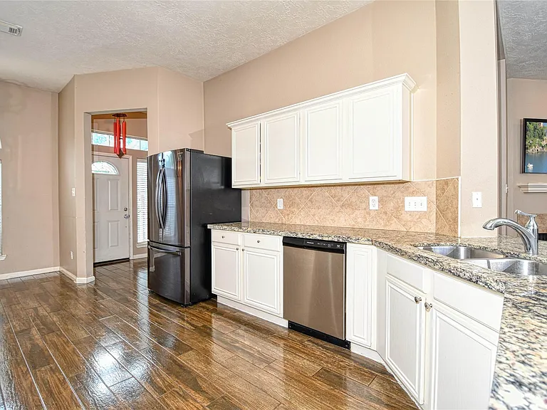 25923 Marshbrook Ln — Photo 4