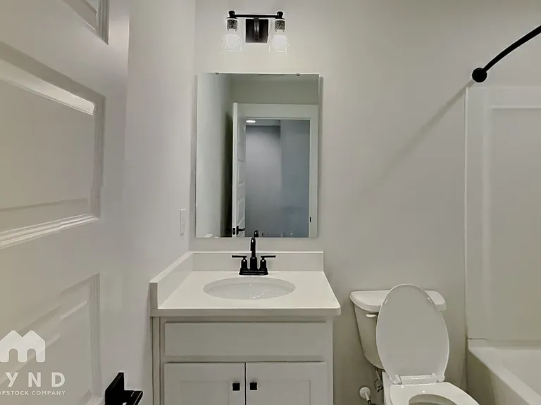 586 W End Dr — Photo 15