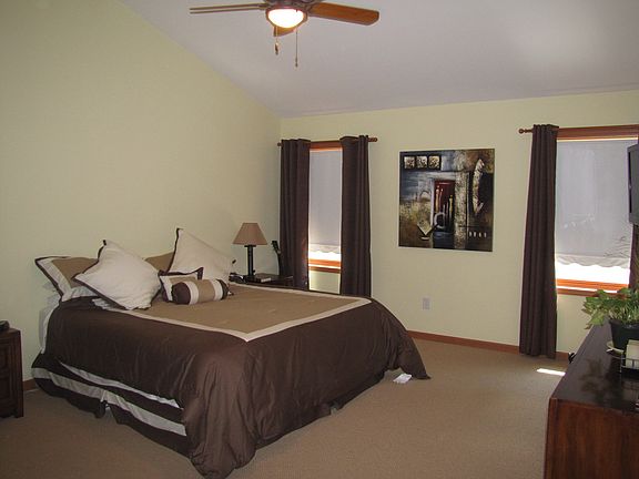 Master Bed (14 x 17)