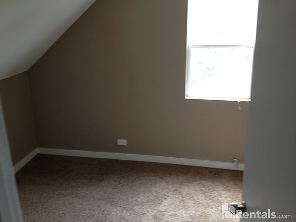 5th image of 221 E Pineview Dr