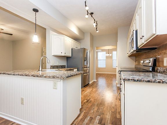 5th image of 100 Bradford Ct
