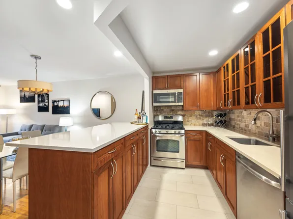 447 West 45th Street image 4 of 11