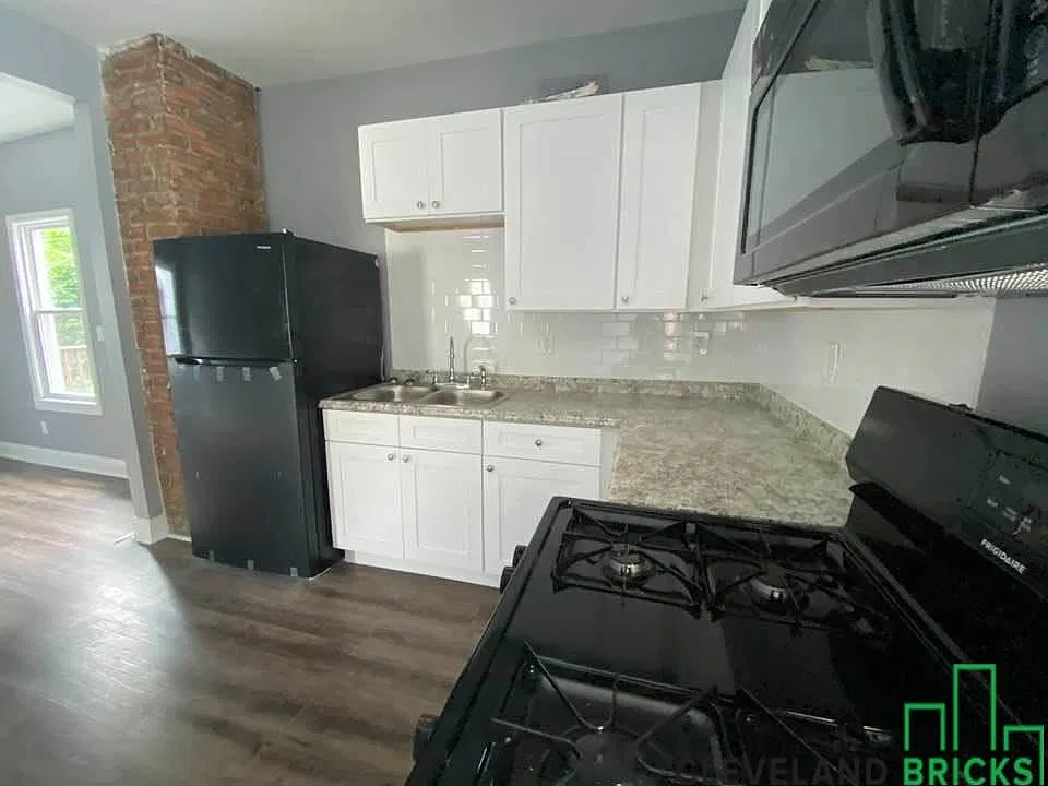 3 bed, 1185 sqft, $1,375 — Photo 2