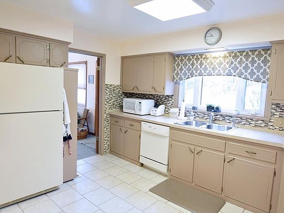 5th image of 418 Forsythe Ave