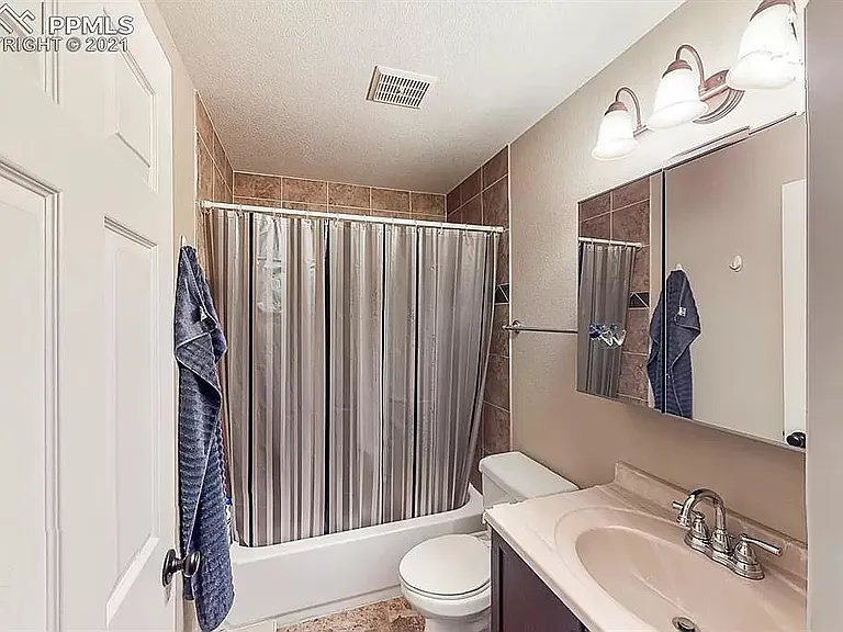 4636 El Camino Dr — Photo 8