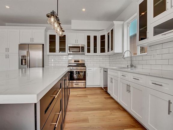 5th image of 241 Rosemont Ave