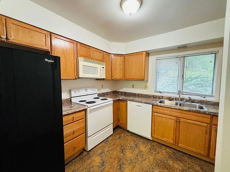 326 Shenandoah Cir — Photo 5