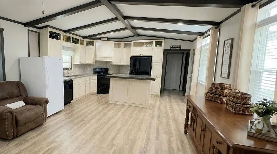 3 bed, 2.0 bath, 1216 sqft, $1,800 — Photo 4