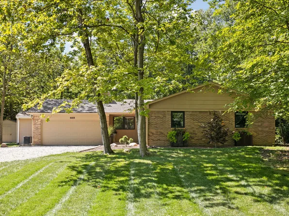 668 E Russell Lake Dr, Zionsville, IN 46077