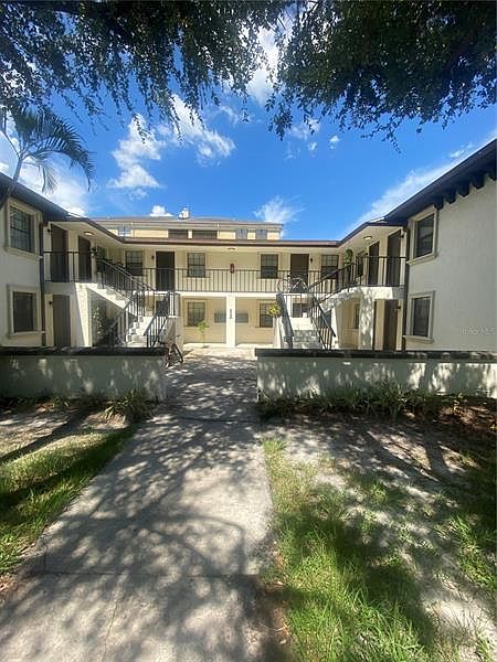 1st image of 209 Columbia Dr #1