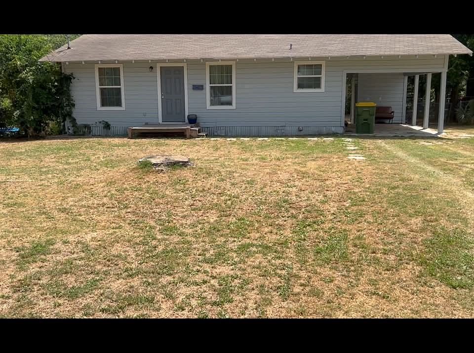 1st image of 471 W Navasota St