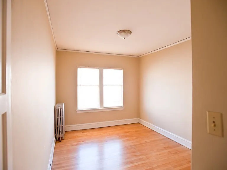 1720 E Newton Apartments — Photo 37