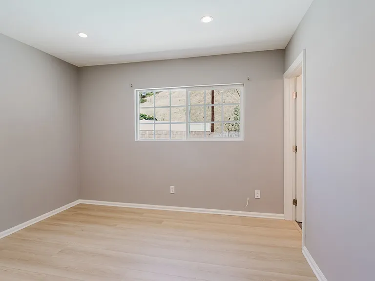 9540 Debra Ave — Photo 33