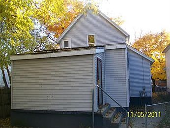 3rd image of 945 Davis Ave NW