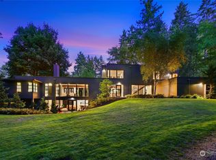 10113 NE Kitsap St, Bainbridge Island, WA 98110