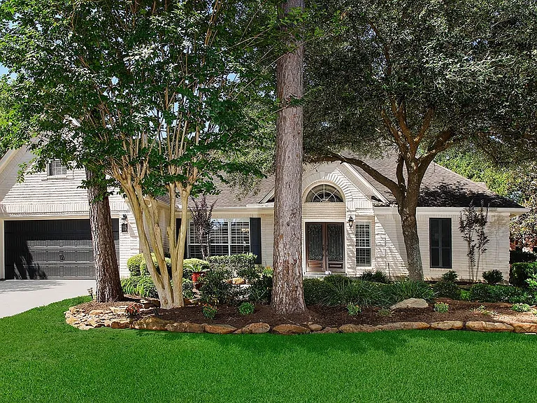 15 Carriage Pines Ct — Photo 1