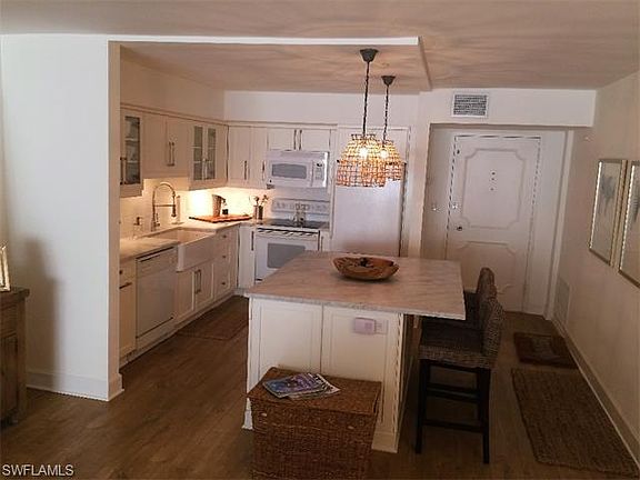 3rd image of 1919 Gulf Shore Blvd N APT 502